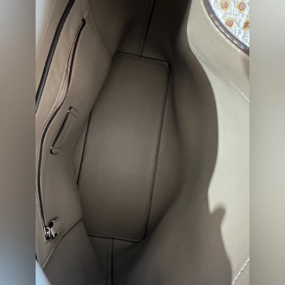 DKNY Winston Gray Leather Bag Like New Condition - Picture 6 of 8